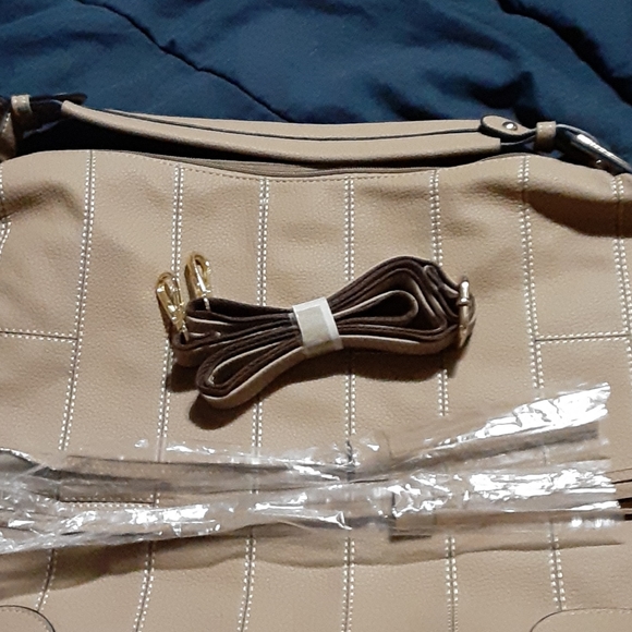 Satchel - Picture 4 of 4